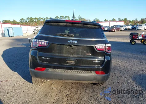 2025 Jeep Compass Latitude 4X4 z USA, uszkodzony, nr VIN 3C4NJDBN7ST542611